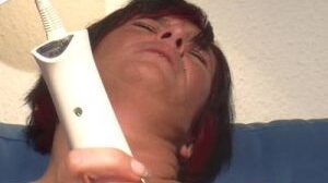 Milf Claudia verwöhnt ihre Möse
