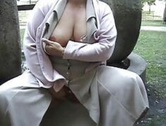Dicke Frau zeigt sich gerne nackt in der Öffentlichkeit