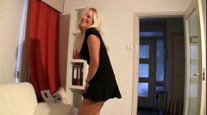 Deutsche Blondine fickt mit dem Vater ihrer Freundin